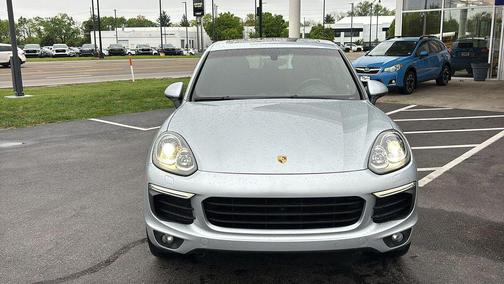 Rhodium Silver Metallic 2017 Porsche Cayenne Platinum Edition