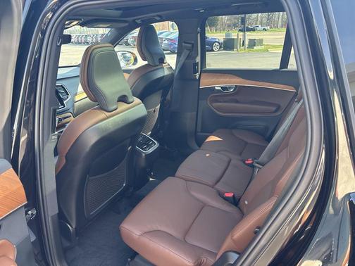 2024 Volvo XC90 B6 Plus Bright Theme