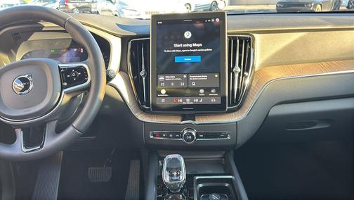Col70700 2027 Volvo XC60 B5 Plus