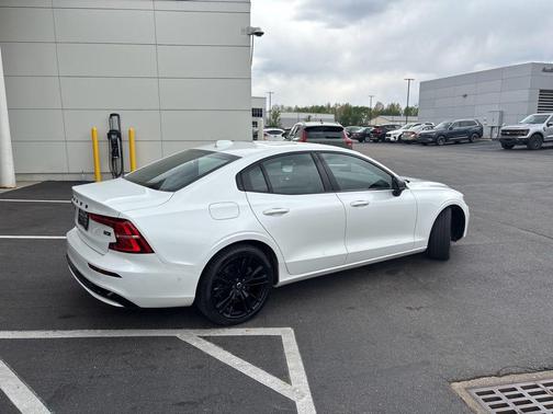 2024 Volvo S60 B5 Plus Black Edition