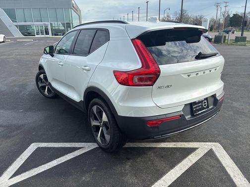 2024 Volvo XC40 B5 Core