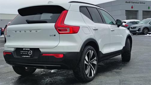 2025 Volvo XC40 B5 Plus Dark Theme