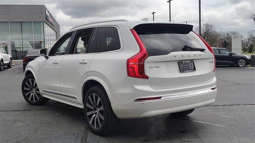 2024 Volvo XC90 B5 Plus