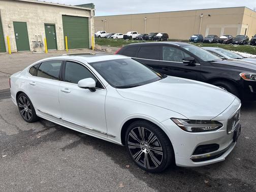 2023 Volvo S90 B6 Plus