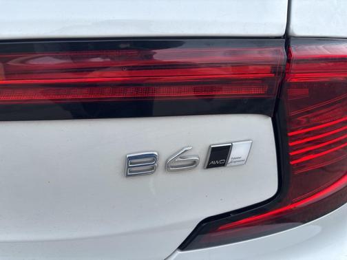 2023 Volvo S90 B6 Plus