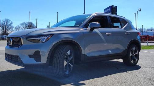 2025 Volvo XC40 B5 Core