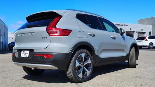 2025 Volvo XC40 B5 Core