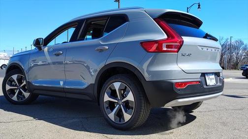 2025 Volvo XC40 B5 Core