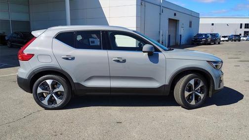 2025 Volvo XC40 B5 Core