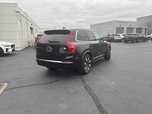 2024 Volvo XC90 Recharge Plug-In Hybrid T8 Plus Bright Theme 7 Passenger