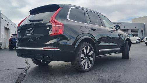 2024 Volvo XC90 Recharge Plug-In Hybrid T8 Plus Bright Theme 7 Passenger