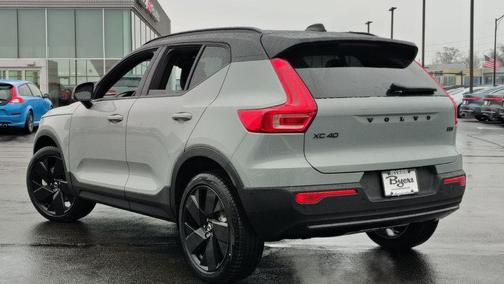 2026 Volvo XC40 B5 Ultra Black Edition