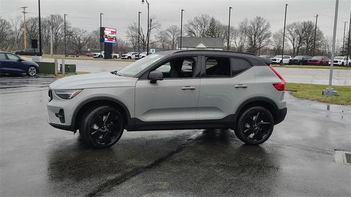2026 Volvo XC40 B5 Ultra Black Edition
