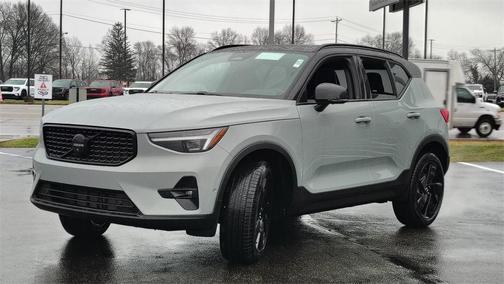 2026 Volvo XC40 B5 Ultra Black Edition