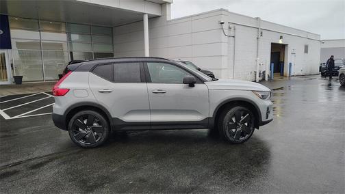 2026 Volvo XC40 B5 Ultra Black Edition