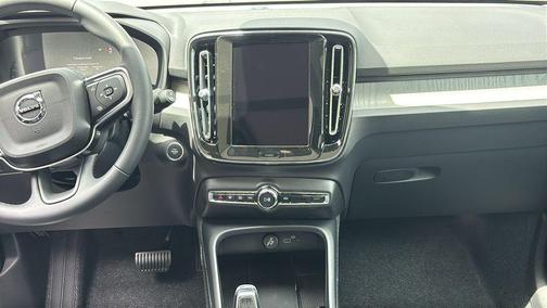 Vapour Grey Metallic 2026 Volvo XC40 B5 Plus