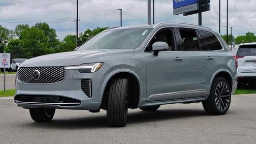 2025 Volvo XC90 Plug-In Hybrid T8 Plus