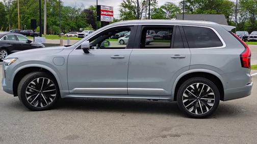 2025 Volvo XC90 Plug-In Hybrid T8 Plus