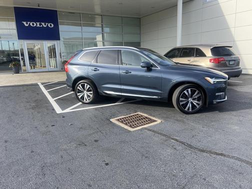 2023 Volvo XC60 B5 Plus Bright Theme