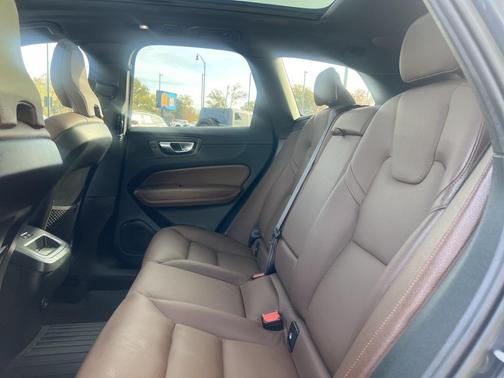 2023 Volvo XC60 B5 Plus Bright Theme