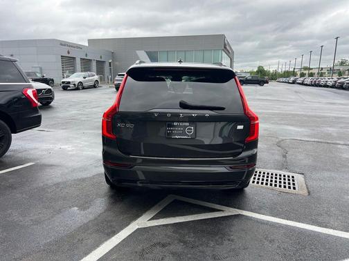 Platinum Gray Metallic 2023 Volvo XC90 Recharge Plug-In Hybrid T8 Plus Dark Theme 7 Passenger