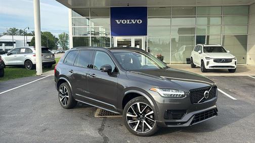Platinum Gray Metallic 2023 Volvo XC90 Recharge Plug-In Hybrid T8 Plus Dark Theme 7 Passenger