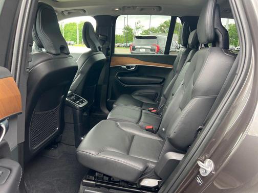 Platinum Gray Metallic 2023 Volvo XC90 Recharge Plug-In Hybrid T8 Plus Dark Theme 7 Passenger
