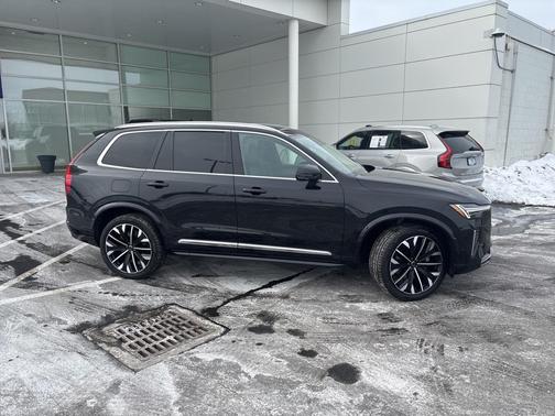 2025 Volvo XC90 B6 Plus 7-Seater