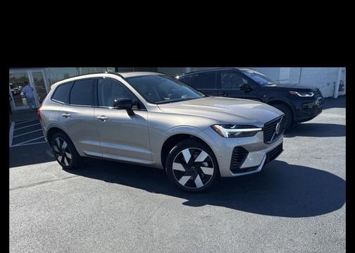 2025 Volvo XC60 Plug-In Hybrid T8 Plus