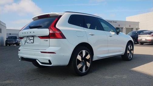 2025 Volvo XC60 Plug-In Hybrid T8 Plus