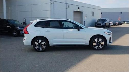 2025 Volvo XC60 Plug-In Hybrid T8 Plus