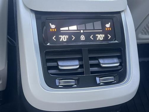 2024 Volvo XC90 B6 Plus Bright Theme 6-Seater