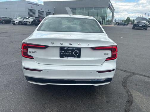 Crystal White 2023 Volvo S60 B5 Core Dark Theme