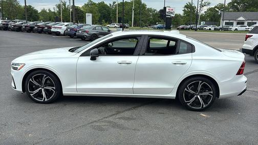 Crystal White 2023 Volvo S60 B5 Core Dark Theme