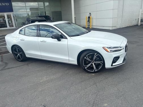 Crystal White 2023 Volvo S60 B5 Core Dark Theme
