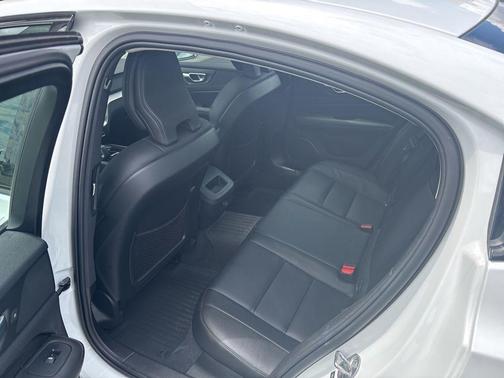 Crystal White 2023 Volvo S60 B5 Core Dark Theme