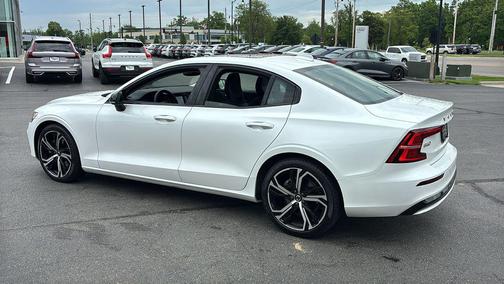 Crystal White 2023 Volvo S60 B5 Core Dark Theme
