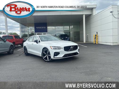 Crystal White 2023 Volvo S60 B5 Core Dark Theme