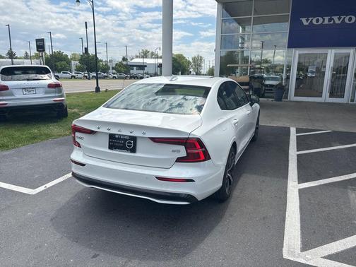 Crystal White 2023 Volvo S60 B5 Core Dark Theme