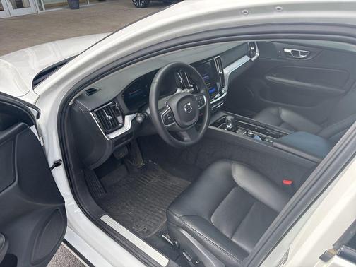 Crystal White 2023 Volvo S60 B5 Core Dark Theme