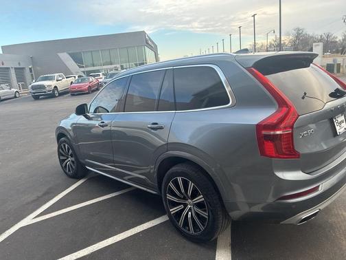 2020 Volvo XC90 T6 Momentum
