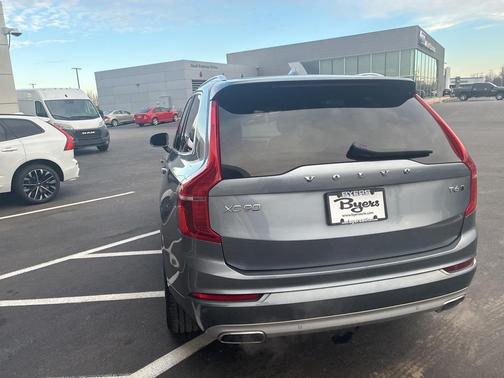 2020 Volvo XC90 T6 Momentum