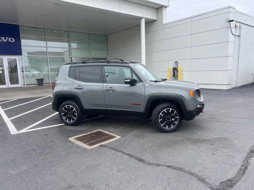 Sting-Gray Clearcoat 2023 Jeep Renegade Trailhawk