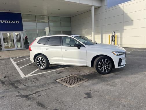 2025 Volvo XC60 B5 Plus