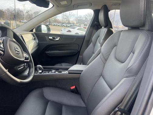 2025 Volvo XC60 B5 Plus