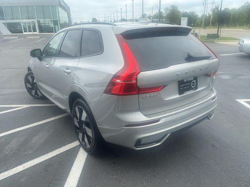 Silver Dawn Metallic 2024 Volvo XC60 Recharge Plug-In Hybrid T8 Plus Dark Theme