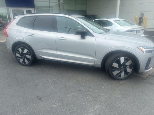 Silver Dawn Metallic 2024 Volvo XC60 Recharge Plug-In Hybrid T8 Plus Dark Theme