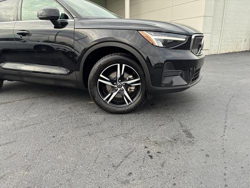 2025 Volvo XC40 B5 Core