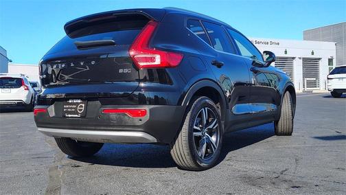 2025 Volvo XC40 B5 Core