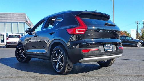 2025 Volvo XC40 B5 Core